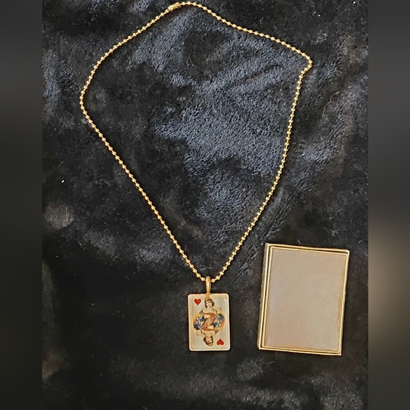 Queen of hearts necklace - Picture 4 of 6